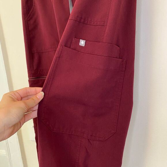 FIGS Men’s Cairo Cargo Straight Leg Scrub Pants Burgundy Sz Large TALL - Picture 8 of 12